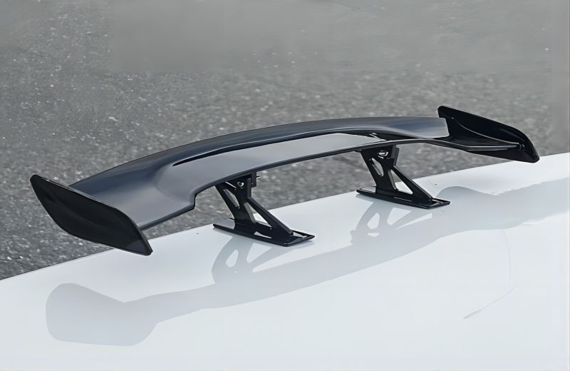 汽車(chē)尾翼激光開(kāi)孔.jpg